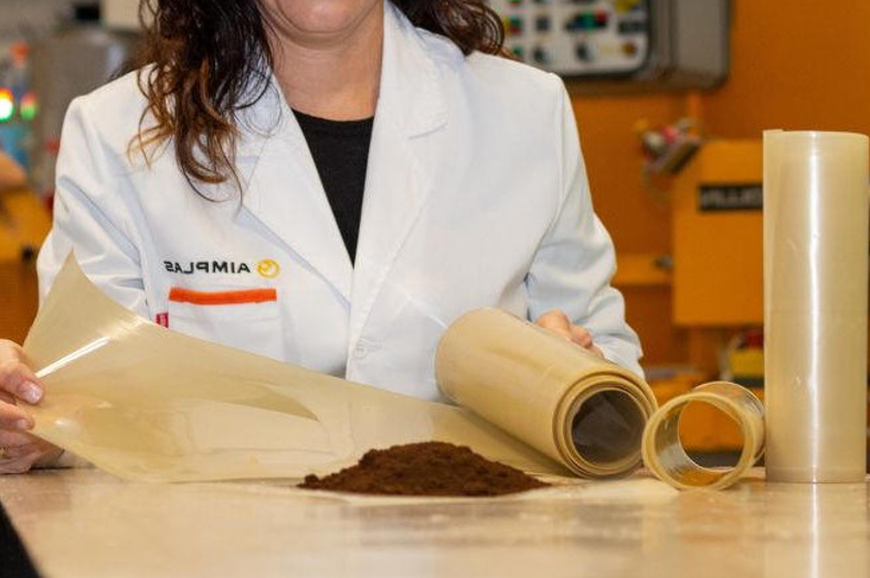 They create plastic film from coffee residues